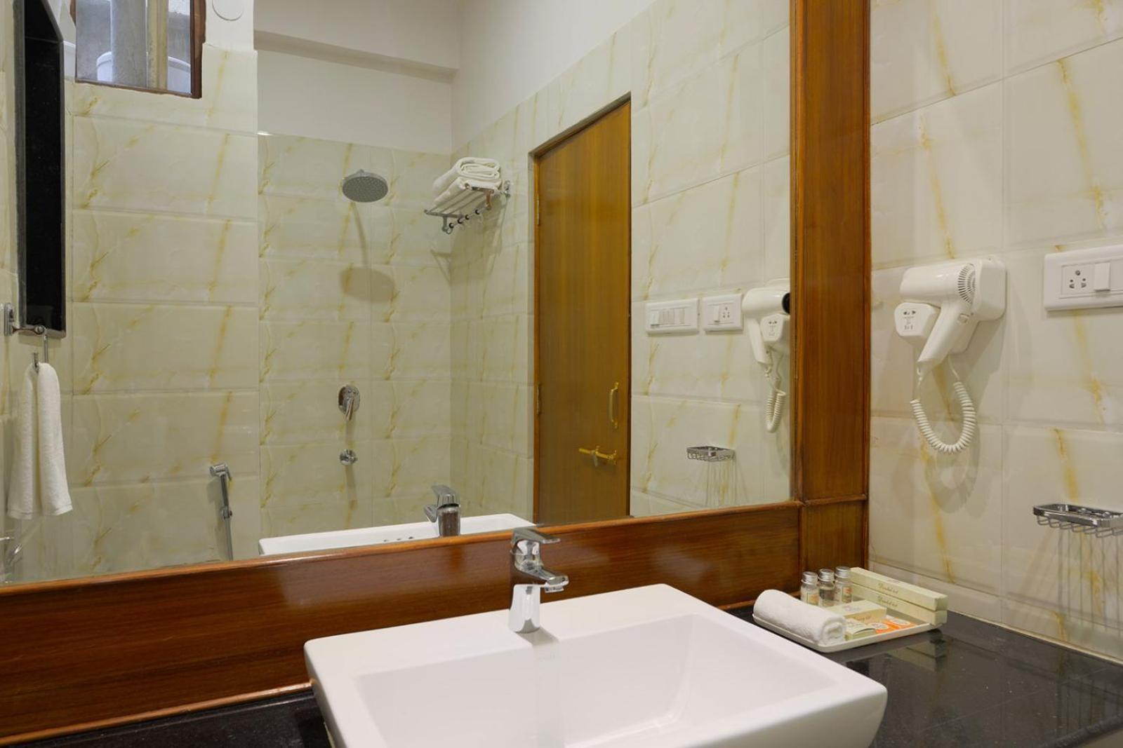 Hotel Aaram Mahal By Pachar Group Udajpur Zewnętrze zdjęcie